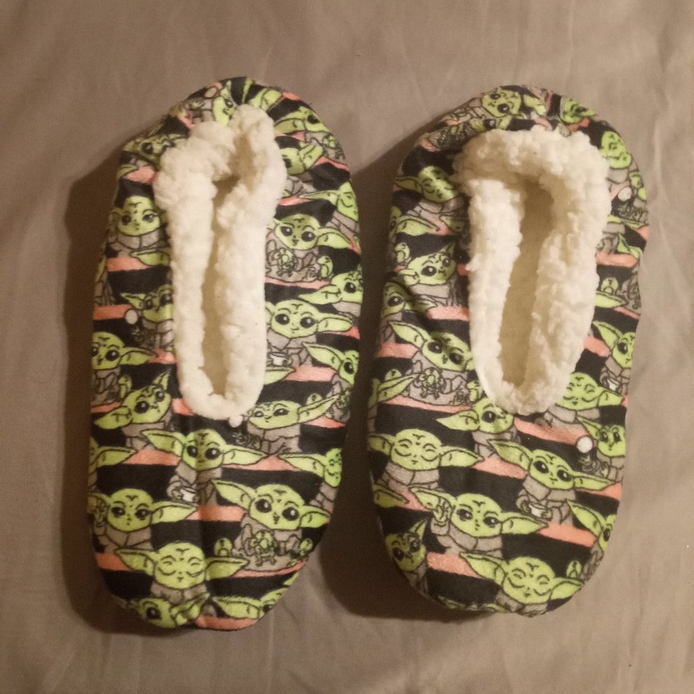NWOT Star Wars The Child Baby Yoda Grogu Slippers